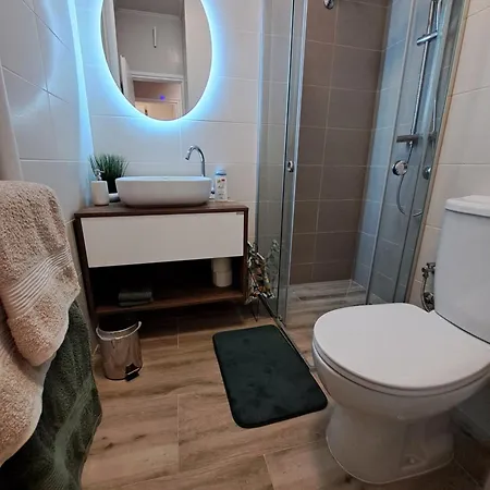 Ema's Cosy Apartment *